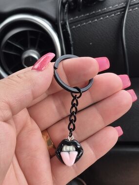 New! Black Chic Lips & Pink Tongue Keychain ☆ Womens Hot Accessory